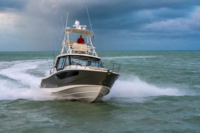 405 Conquest Sport Cabin Cruiser Boat Boston Whaler